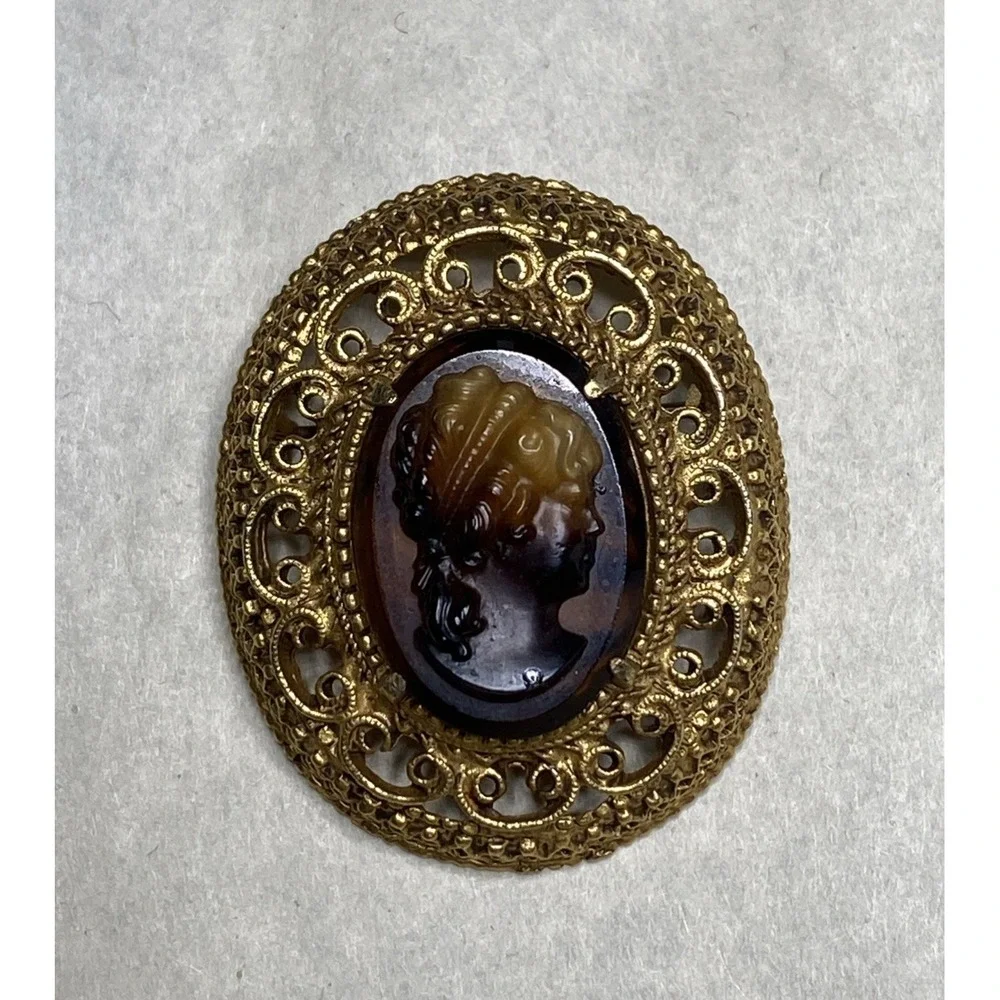 Vtg Florenza Cameo‎ Brooch Goldtone Filigree Oval Has Chip